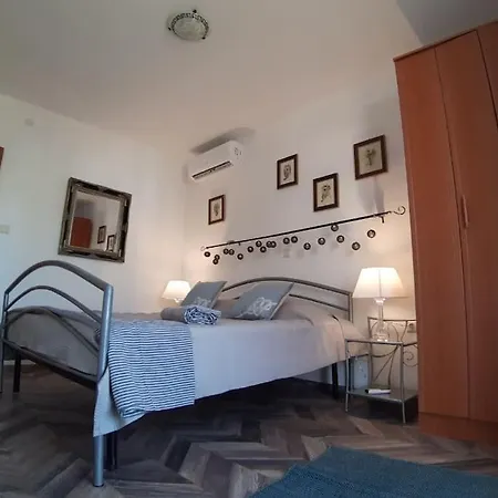 Apartment Spacious Apartment, Tania