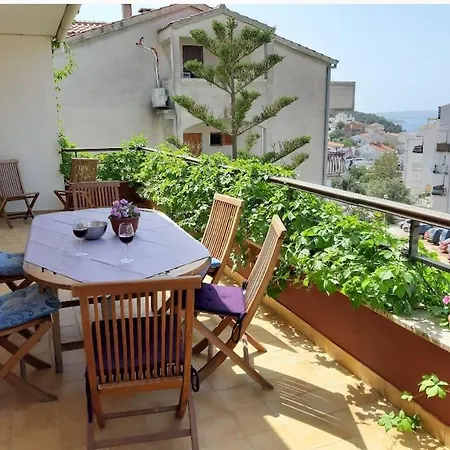 Spacious Apartment, Tania *