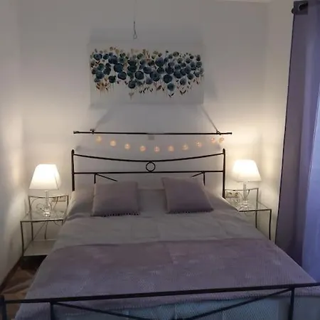 Spacious Apartment, Tania *